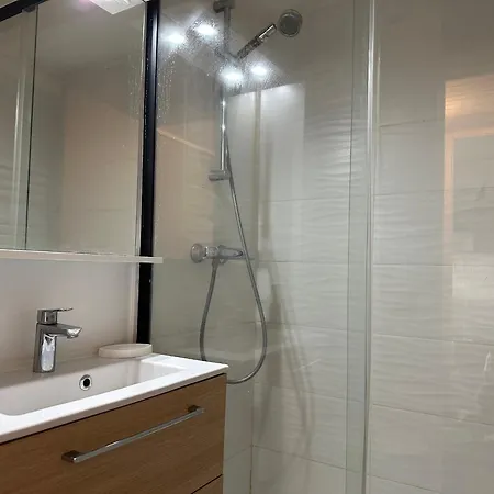 Appartamento Confortable Avec Loggia, Garage Et Acces A Le Penon - Fr-1-239-1008 *